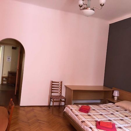 Apartment On Svobody Avenue Lviv Eksteriør bilde