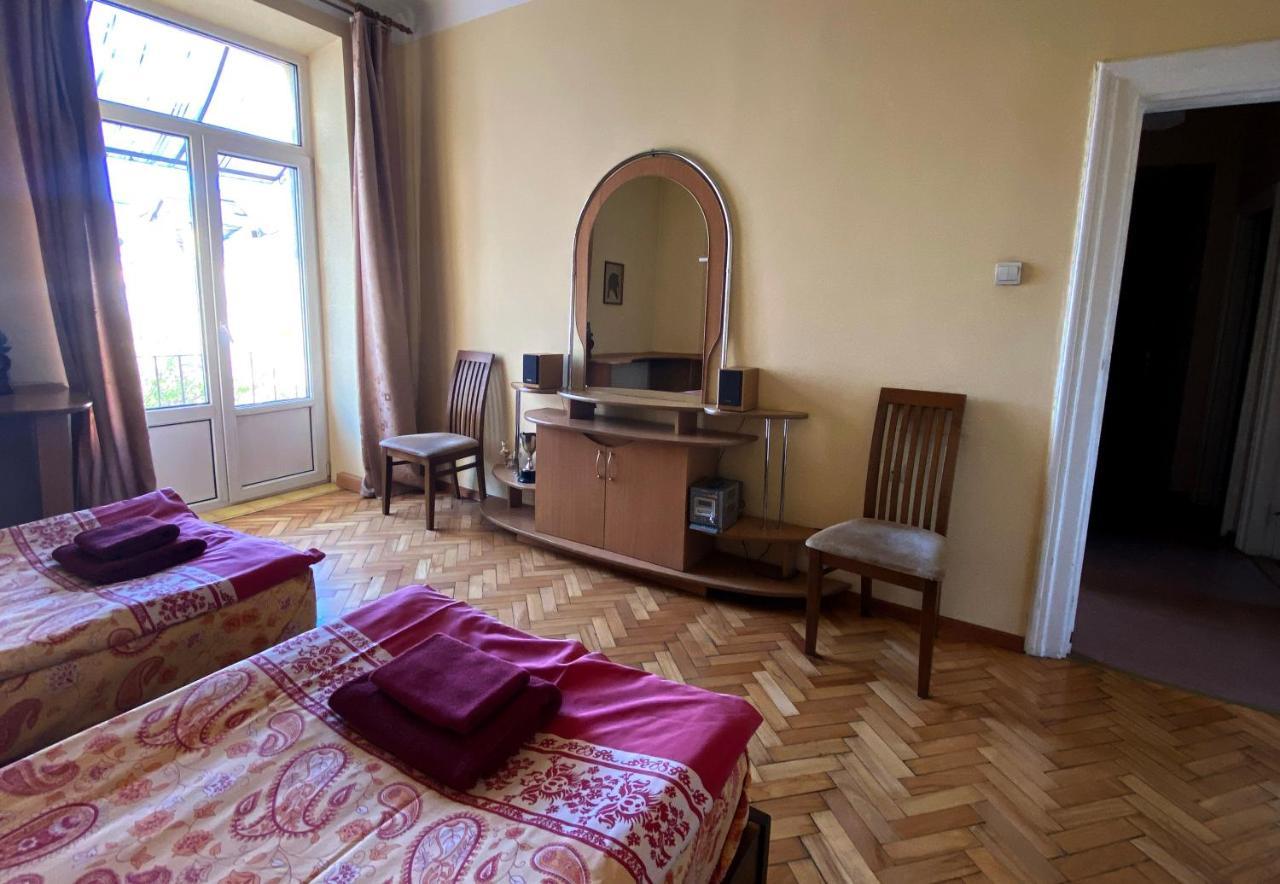 Apartment On Svobody Avenue Lviv Eksteriør bilde